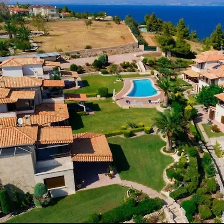 Galini Villa, 3 Bdrms, Sea Views & Shared Pool Villa Áfitosz